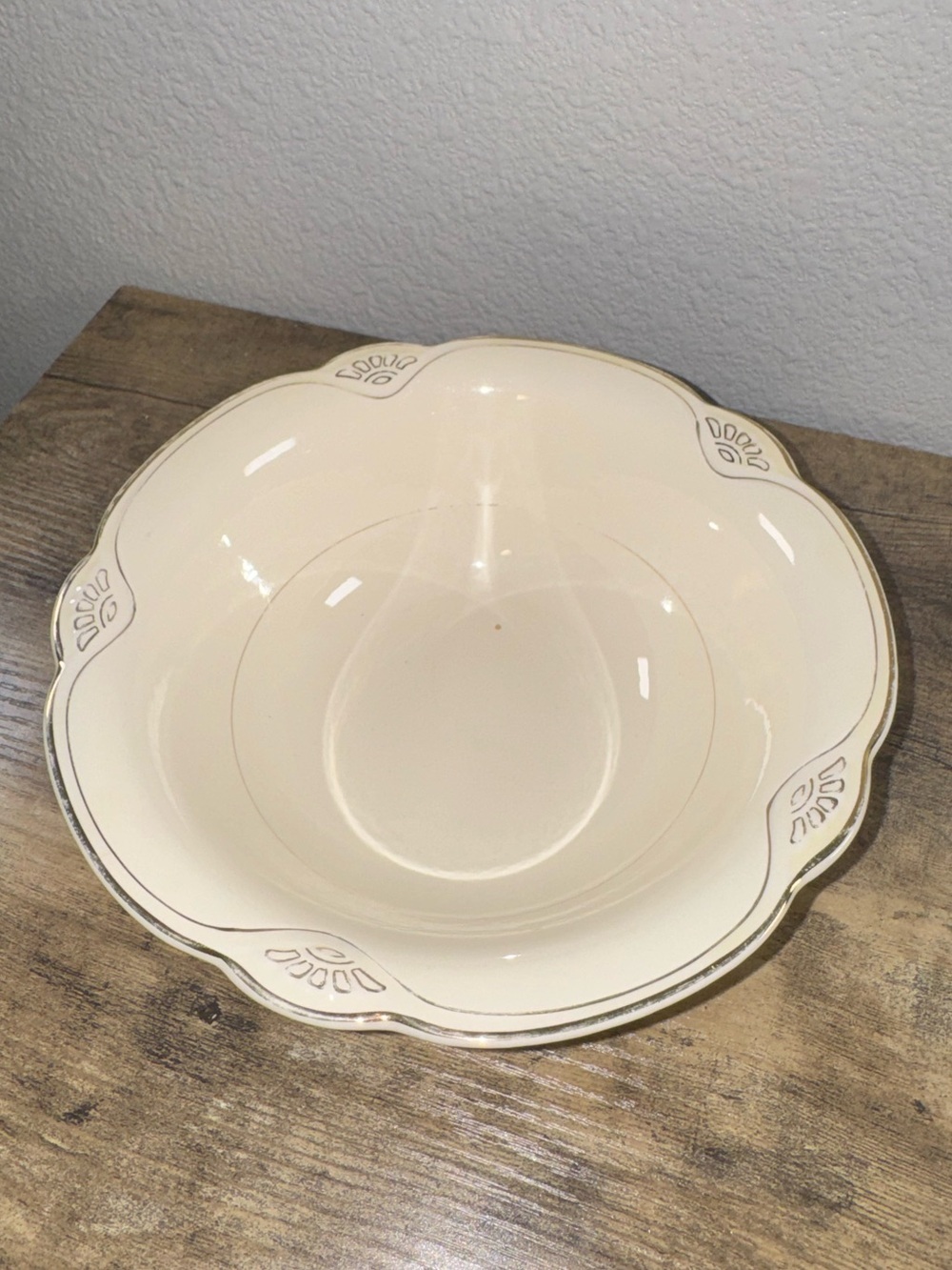 Vintage Homer Laughlin Cream Gold Scalloped Serving Bowl USA C43N6 - Picture 7 of 10